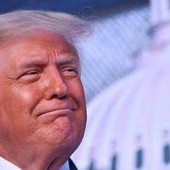 Trump assicura: "I 5mila dollari? Saranno mandati agli americani al 100%" Trump assicura: "I 5mila dollari? Saranno mandati agli americani al 100%"