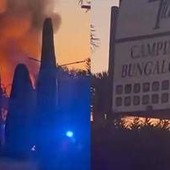 Vasto incendio in un campeggio a Peschiera del Garda: 24 feriti
