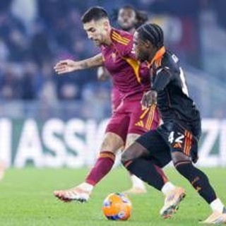 Roma-Como, vantaggio giallorosso con uomo a terra. Cos'è successo Roma-Como, vantaggio giallorosso con uomo a terra. Cos'è successo