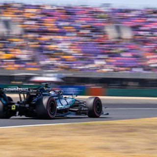 Russell in pole position nella Sprint del Gp di Cina, Antonelli secondo