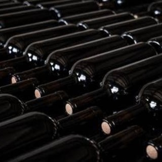 Maxi furto nella cantina Antinori in Toscana, rubate 30mila bottiglie per 5 milioni di euro: caccia alla banda Maxi furto nella cantina Antinori in Toscana, rubate 30mila bottiglie per 5 milioni di euro: caccia alla banda