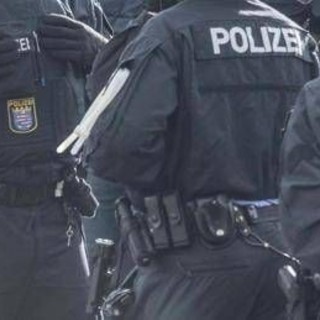 Attacco con coltello alla stazione di Amburgo: almeno 12 feriti. Arrestata una donna
