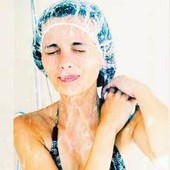 La doccia fredda fa dimagrire? La nuova ipotesi e lo studio