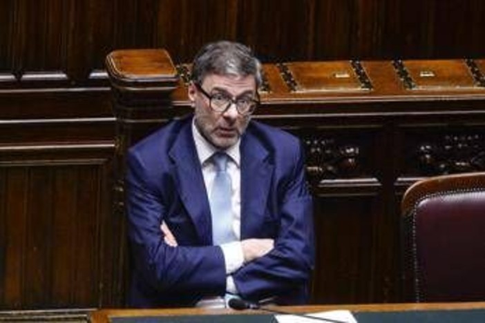 Dpfp, Giorgetti alla Camera chiede scostamento di bilancio: Aula è semivuota Dpfp, Giorgetti alla Camera chiede scostamento di bilancio: Aula è semivuota