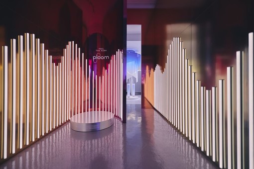 Ploom, l’installazione immersiva “Feel The Aura” alla Milano Design Week