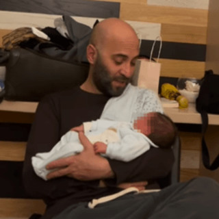Giuliano Sangiorgi, la ninna nanna speciale per il figlio Michele - Video