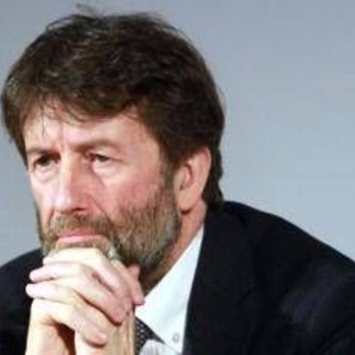 Cognome solo della madre, la proposta di Franceschini divide