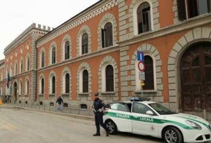 15enne rapinato a Milano, resta in carcere il maggiorenne del gruppo: "Capacità criminale elevatissima"