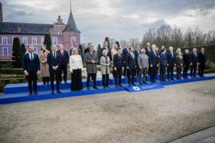 Dal summit nel castello gli obiettivi dei leader Ue per l'economia, roadmap a marzo