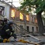 Ucraina, Russia bombarda Kiev nella notte: almeno 14 morti
