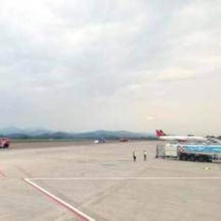 Muore risucchiato da motore di un aereo a Bergamo, tragedia in pista a Orio al Serio