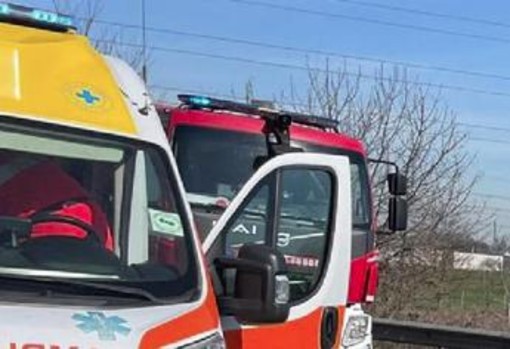 Auto fuori strada nel Mantovano, morto 38enne: gravi i figli di 5 e 10 anni