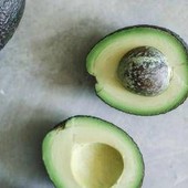 Avocado, tutto su questo superfood: pochi zuccheri, tanto potassio e aiuta il cuore