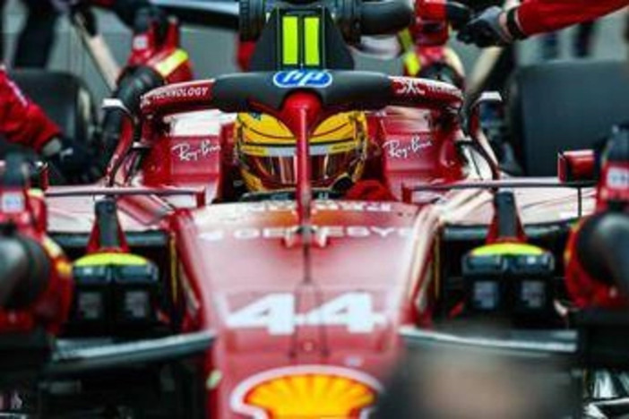 Hamilton, 'melina' in Arabia Saudita. Lewis dribbla le domande sulla Ferrari