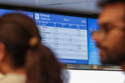 Accompagna il figlio in aeroporto, paga la sosta ma riceve... 200 euro di multa Accompagna il figlio in aeroporto, paga la sosta ma riceve... 200 euro di multa