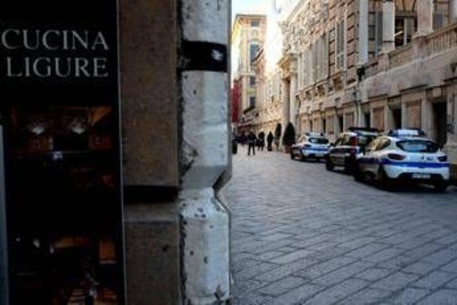 Genova, stop a pubblicità di fonti fossili negli spazi pubblici. Centrodestra contro la mozione: "Follia green"