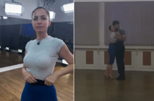 Ballando con le stelle, Andrea Delogu torna in sala prove: l'abbraccio con Nikita Ballando con le stelle, Andrea Delogu torna in sala prove: l'abbraccio con Nikita