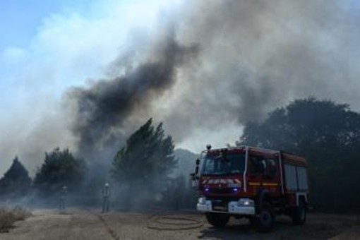 Spagna, 12 persone morte a causa di un incendio nel sud-est: alcune vittime trovate nelle auto