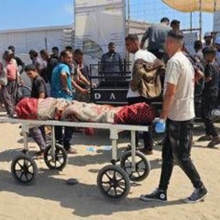Gaza, &quot;45 palestinesi in attesa di aiuti uccisi da Israele a Khan Younis&quot;