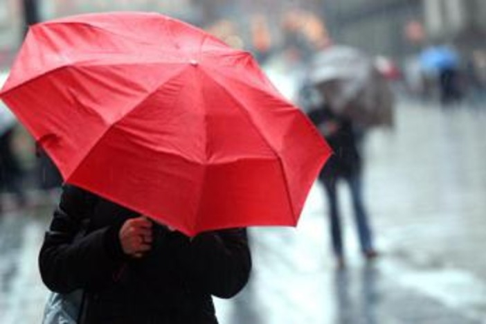 Tre giorni di nubifragi, allerta meteo su mezza Italia: le previsioni