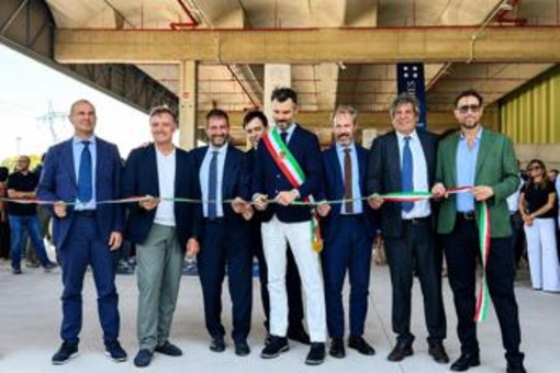 A Prato nasce 'Textile Hub', AI e innovazione per il recupero dei rifiuti tessili A Prato nasce 'Textile Hub', AI e innovazione per il recupero dei rifiuti tessili