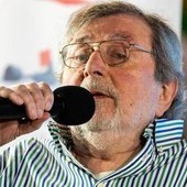Guccini, Meloni: "Livoroso con me, ma continuo a cantare le sue canzoni. Lo ringrazio per averci regalato emozioni" Guccini, Meloni: "Livoroso con me, ma continuo a cantare le sue canzoni. Lo ringrazio per averci regalato emozioni"