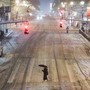 Tempesta di neve negli Usa, 5mila voli cancellati: a New York strade e ponti chiusi