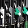 Carburanti, prezzi benzina e diesel scendono ancora: la situazione oggi