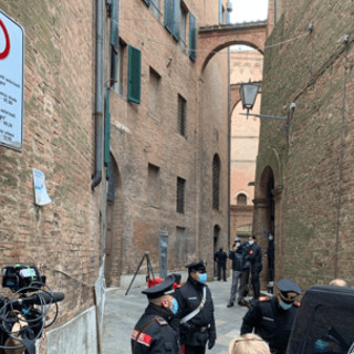 David Rossi, il giallo della valigetta 24 ore: Commissione inchiesta farà approfondimenti David Rossi, il giallo della valigetta 24 ore: Commissione inchiesta farà approfondimenti