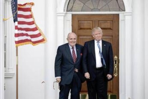 Trump, la Nato dice no a piano per Hormuz? Rudy Giuliani: "Arrabbiato con l'Italia"