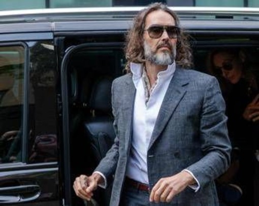 "Spietato e calcolatore con un insaziabile appetito sessuale": le durissime accuse in tribunale a Russell Brand "Spietato e calcolatore con un insaziabile appetito sessuale": le durissime accuse in tribunale a Russell Brand