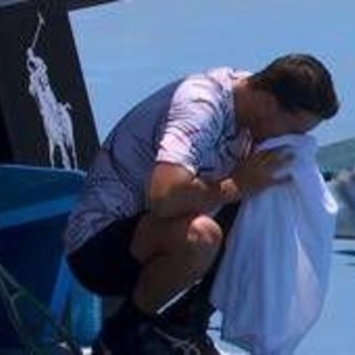 Darderi, malessere e vomito agli Australian Open. Poi spacca la racchetta