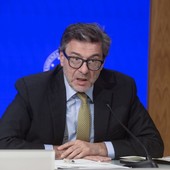 S&P conferma per l’Italia il rating e aumenta outlook, Giorgetti “Lavoro paga” S&P conferma per l’Italia il rating e aumenta outlook, Giorgetti “Lavoro paga”
