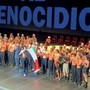 Roberto Bolle sul palco con bandiera Palestina, il messaggio per Gaza