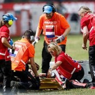 Moto3, paura ad Assen: brutto incidente per Lunetta, trasportato in ospedale