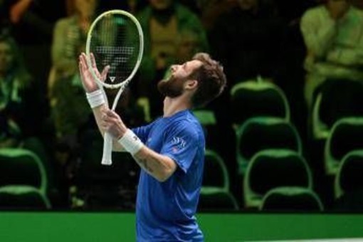 Coppa Davis, il clamoroso errore di Moutet costa l'eliminazione alla Francia - Il video