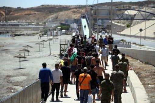 Crisi Ceuta, vertice straordinario dei ministri dell’Interno Ue: Italia chiede più controlli alle frontiere Crisi Ceuta, vertice straordinario dei ministri dell’Interno Ue: Italia chiede più controlli alle frontiere