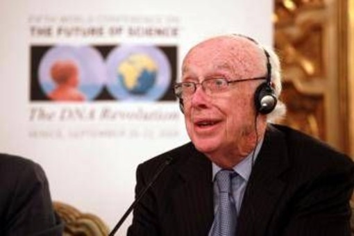 Addio a James Watson, premio Nobel scopritore del Dna: aveva 97 anni Addio a James Watson, premio Nobel scopritore del Dna: aveva 97 anni