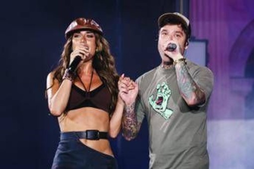 Clara provoca Fedez: &quot;A lui piacciono tanto le mie amiche....&quot;