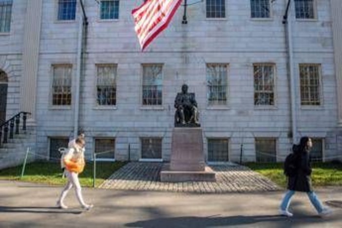 Harvard 'punita' dall'amministrazione Trump: congelati 2,2 miliardi di fondi