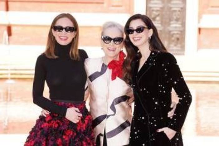'Il Diavolo veste Prada 2', il gesto da regina di Meryl Streep: parità salariale con Hathaway e Blunt 'Il Diavolo veste Prada 2', il gesto da regina di Meryl Streep: parità salariale con Hathaway e Blunt