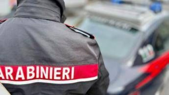 Varese, donna accoltellata a morte dal marito nel cortile di casa