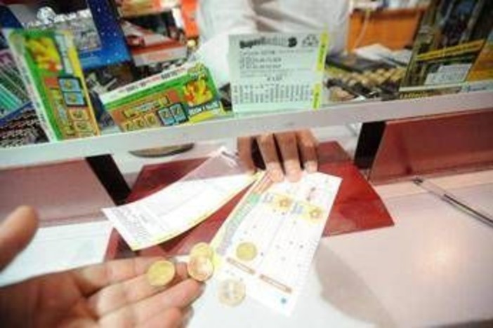 Superenalotto, numeri estrazione vincente oggi 18 aprile 2025