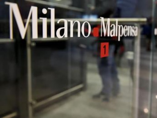 Malore per comandante aereo, atterraggio d'emergenza a Malpensa