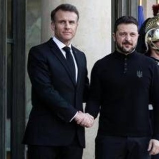 Ucraina, Macron vede Zelensky: &quot;Russia accetti tregua 30 giorni senza precondizioni&quot;