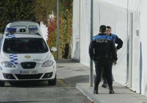 Lo Stato le 'regala' 400mila euro, lei li spende. Ora però rischia l'arresto
