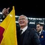 Venditti, sorpresa durante il concerto. Ranieri sale sul palco: &quot;Grazie Roma&quot; - Il video