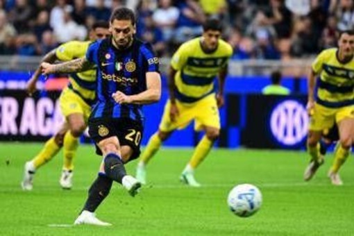 Fallo di Diego Carlos su Esposito, interviene il Var: giusto il rigore in Inter-Parma? Fallo di Diego Carlos su Esposito, interviene il Var: giusto il rigore in Inter-Parma?