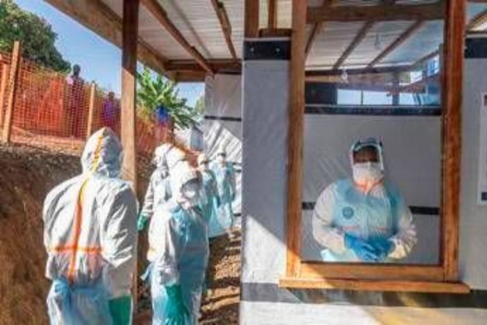 Ebola, test negativo per paziente rientrato in Sardegna dal Congo: cosa dicono gli esperti su allarme e sorveglianza in Italia