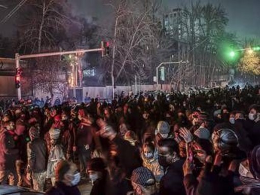 Iran, funzionario del regime in video: "Uccidere manifestanti per purificare il Paese"